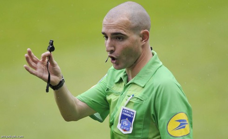 صافرة فرنسية لموقعة الأهلي والتعاون