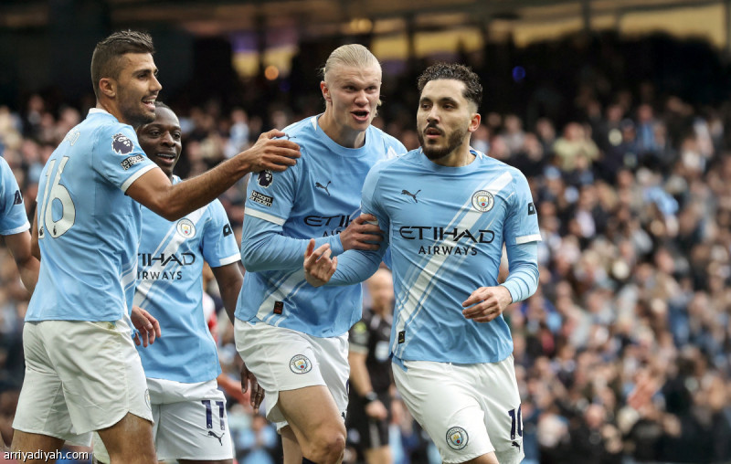 السيتي يخنق أرسنال بثنائية شرقي وهالاند