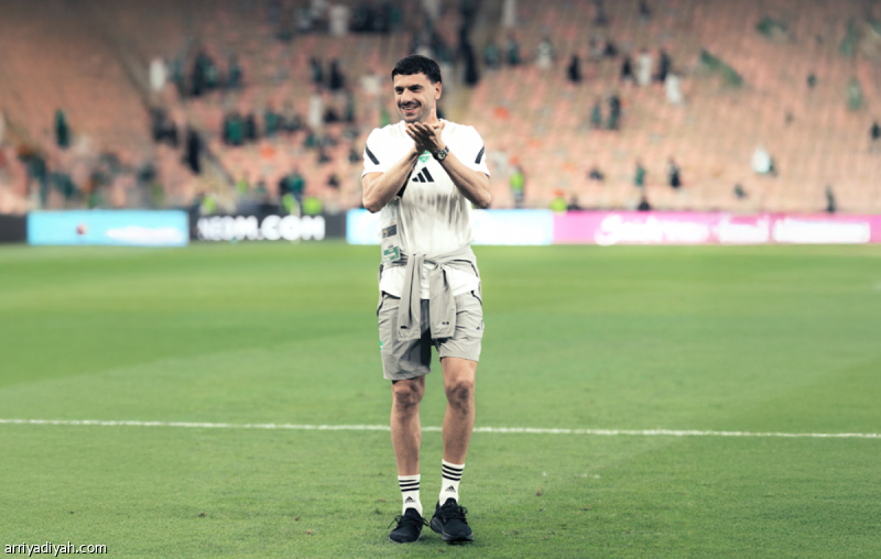 ديميرال يظهر على الدكة أمام جوهور