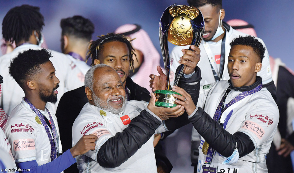 الأزرق..
3 بطولات في 221 يوما