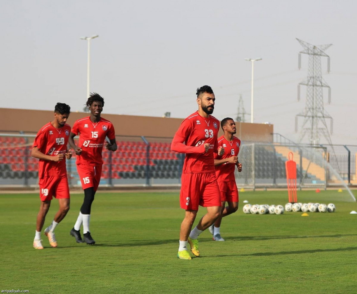 الرائد ينفذ خطة الهلال