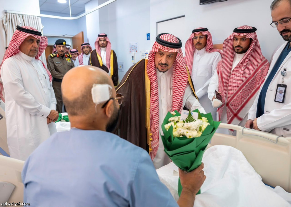 أمير منطقة الرياض يتفقد المصابين جراء عدوان الميليشيا الحوثية الإرهابية