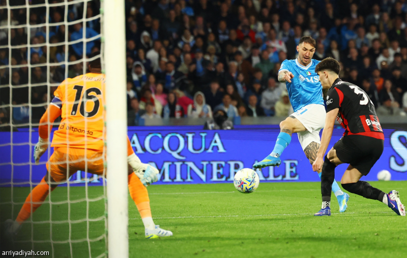 بهدف بولتيانو.. نابولي يخطف مركز ميلان