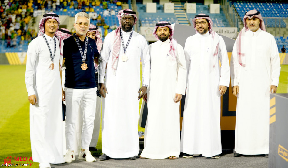 أبطال الخليج 
يتوجون بدرع «يلو» الذهبي