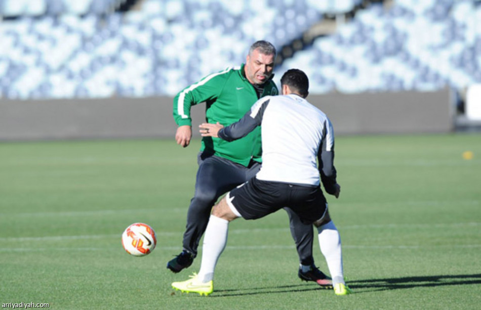 الأخضر يناور وكوزمين: الاقوياء يسقطون ويعودون بقوة و أنتم أقوياء