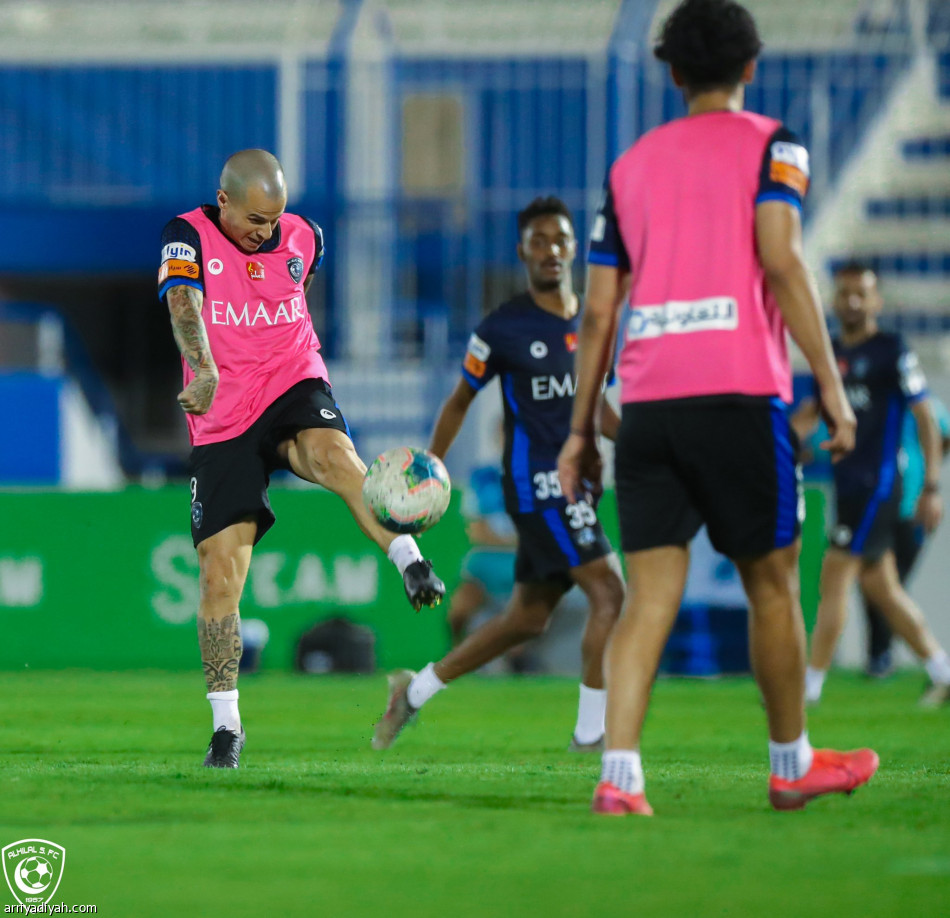 الهلال.. المفرج يعود.. ورازفان يكثف التدريبات