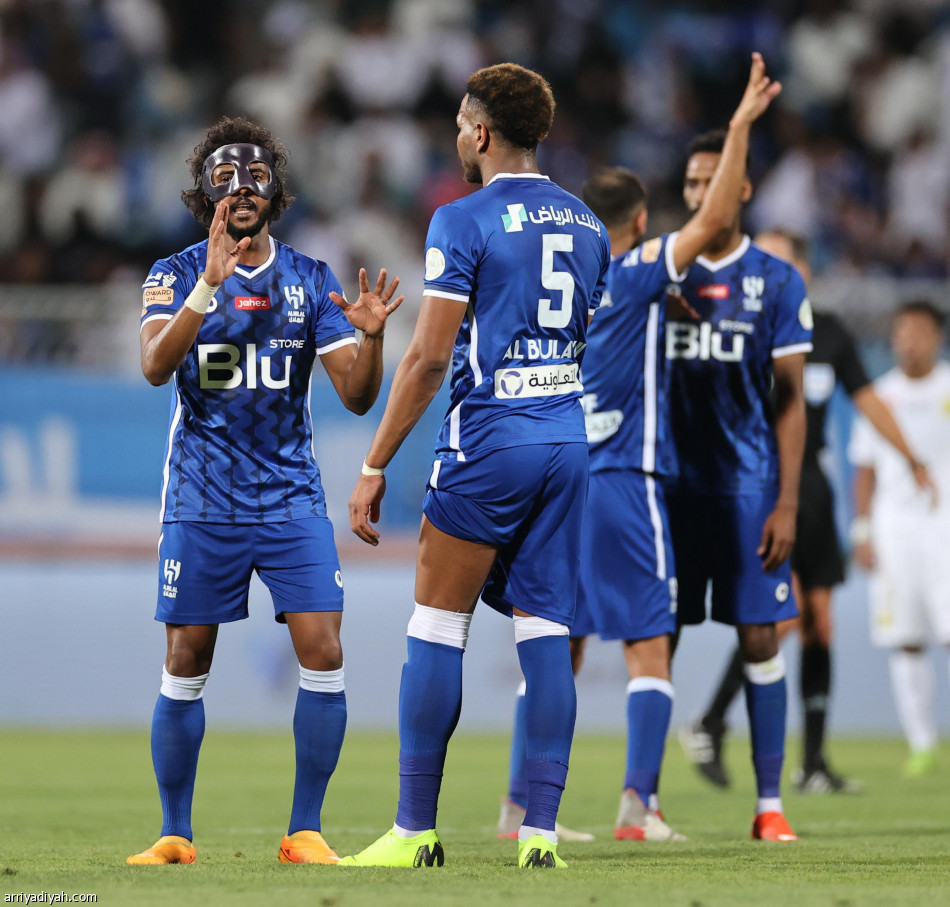 الهلال يحبط الاتحاد.. ويشعل الدوري