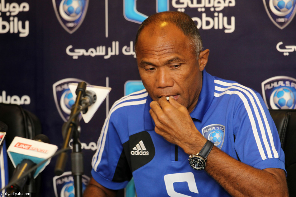 أكد انه لن يتذمر من توقفات الدوري .. كومبواريه الهلال: مواجهة هجر الثانية تختلف عن الأولى
