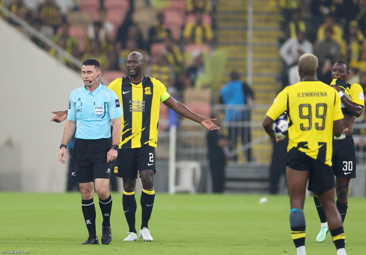 الاتحاد يتعثر