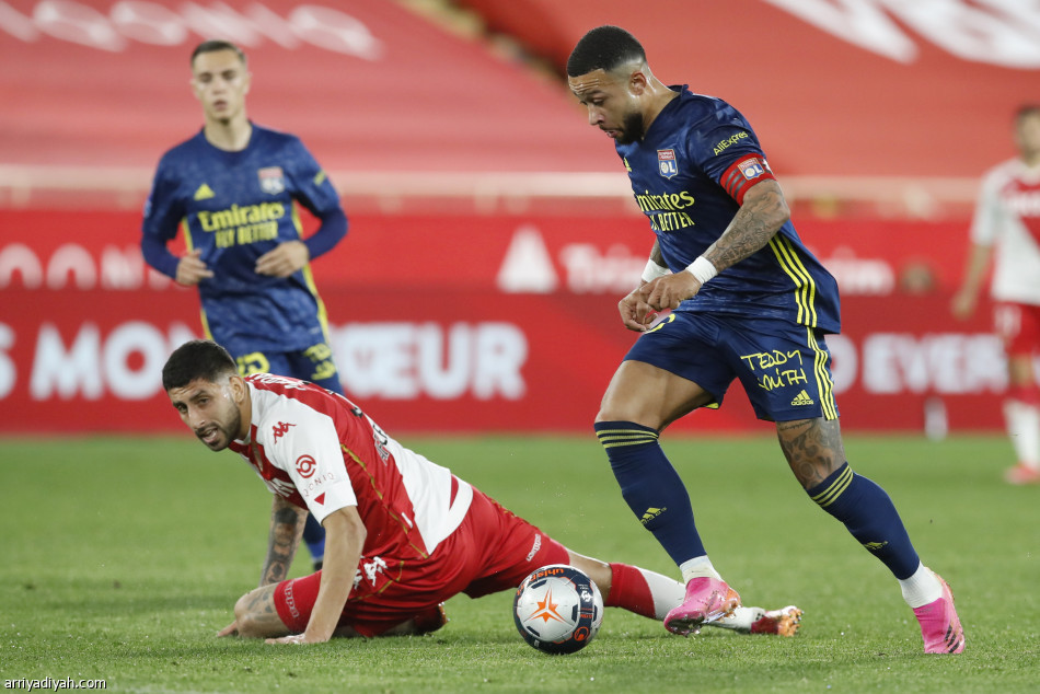 هدف متأخر يمنح ليون فوزا ثمينا