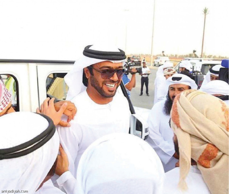 صورة التقطت لابن غدير خلال مشاركته في إحدى منافسات الهجن (أرشيفية)