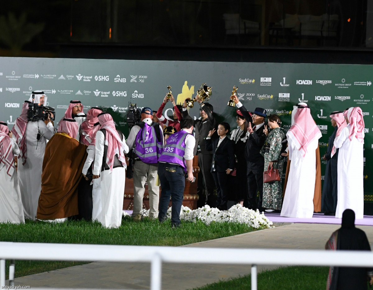 «فور إيفر يونج» يخطف الذهب