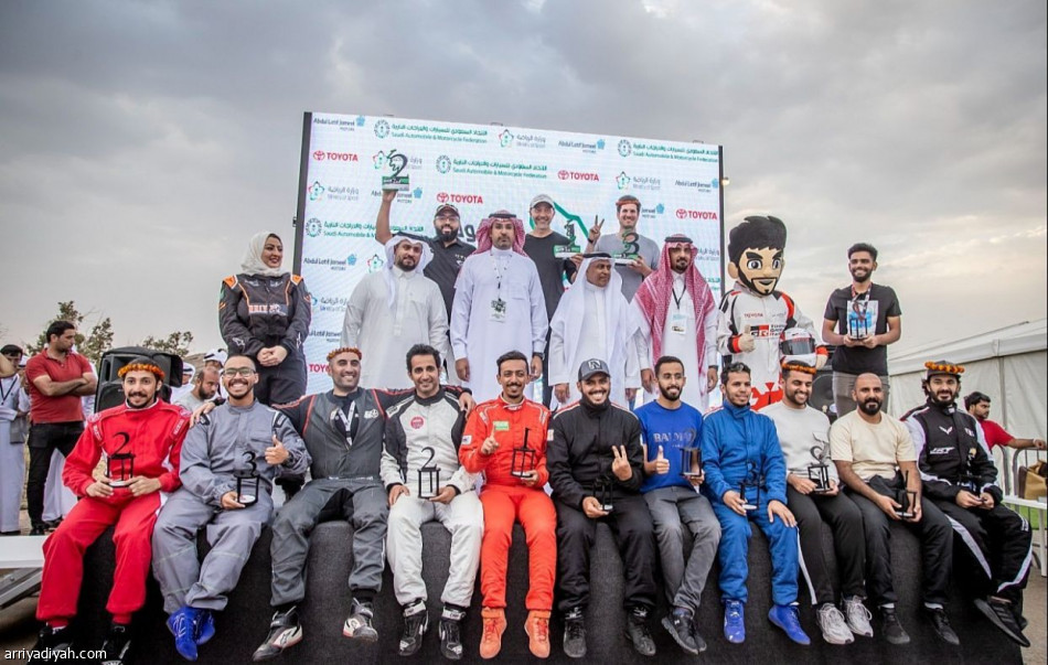 الباحة تتوّج أول سائقة سعودية تفوز بالقيادة بين الجبال