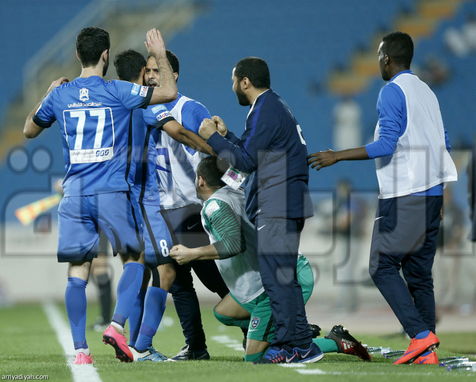 الهلال يقسو على الرائد ويقترب من لقب الدوري