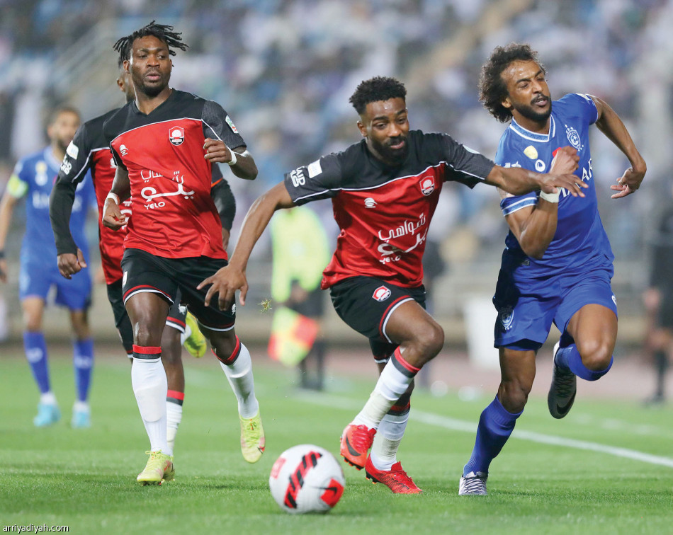 44 مرة.. 
الأزرق ينتصر بهدف