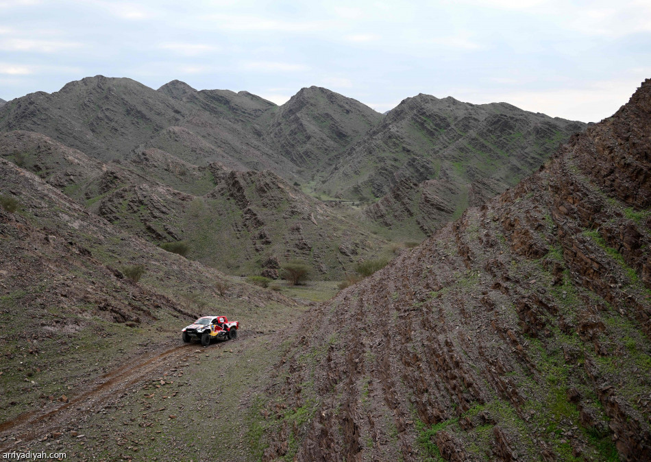 Rallye Dakar.. Al-Attiyah remporte la deuxième étape