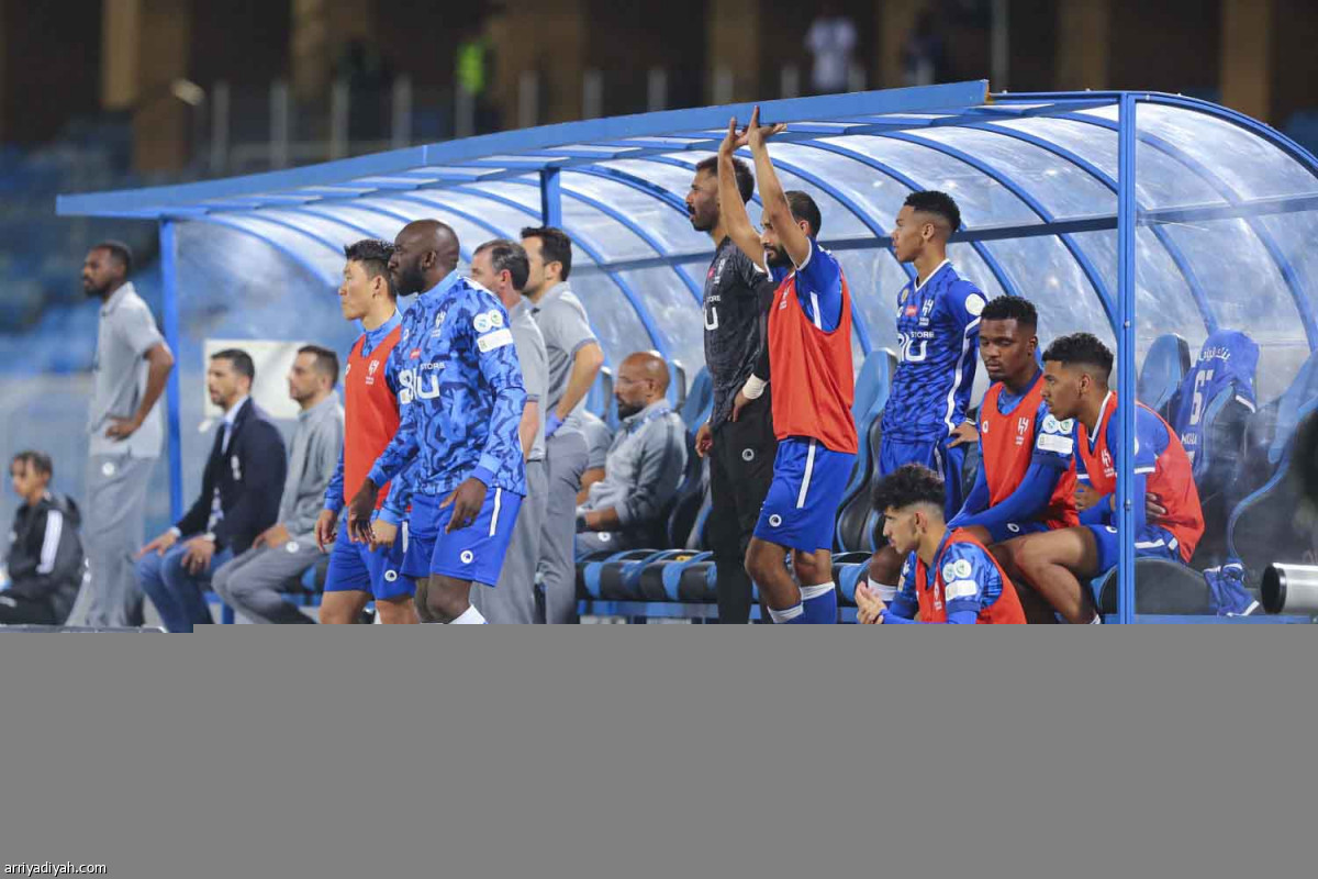 الهلال يتعثر