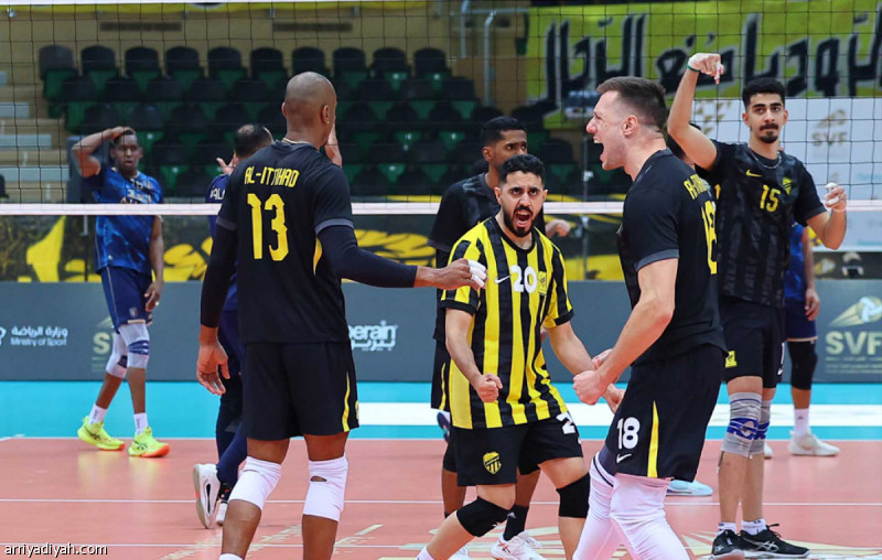 طائرة الاتحاد تكسب العلا