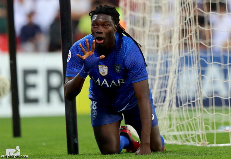الهلال يعبر أهلي دبي بثنائية جوميز