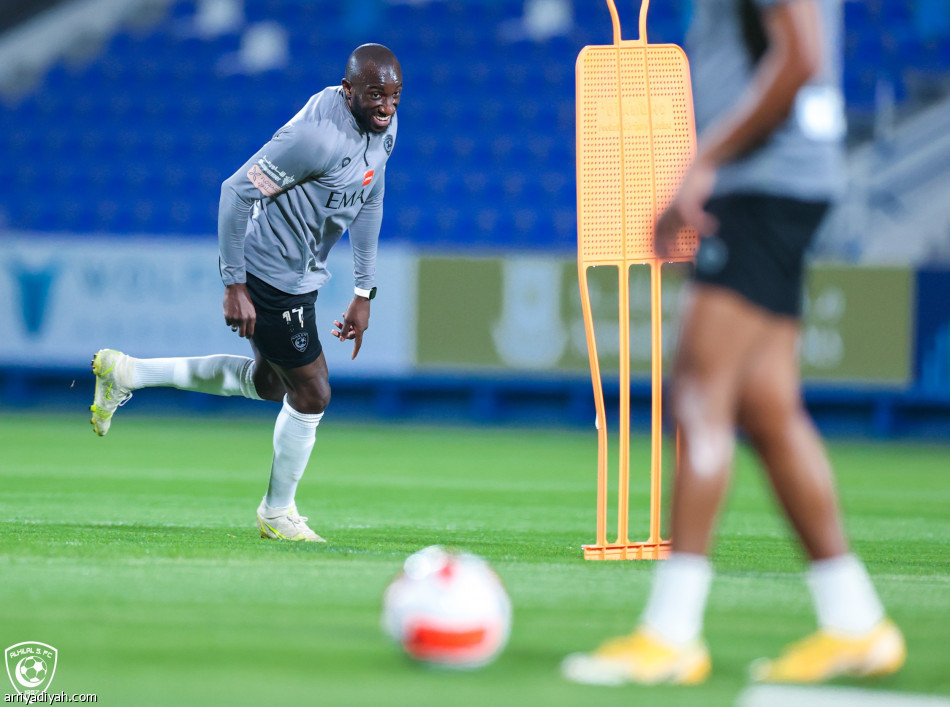 دياز يكثف لياقة الهلال قبل الشباب