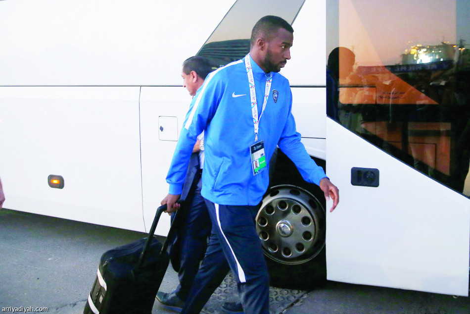 جماهير الهلال تحاصر اللاعبين بالسيلفي