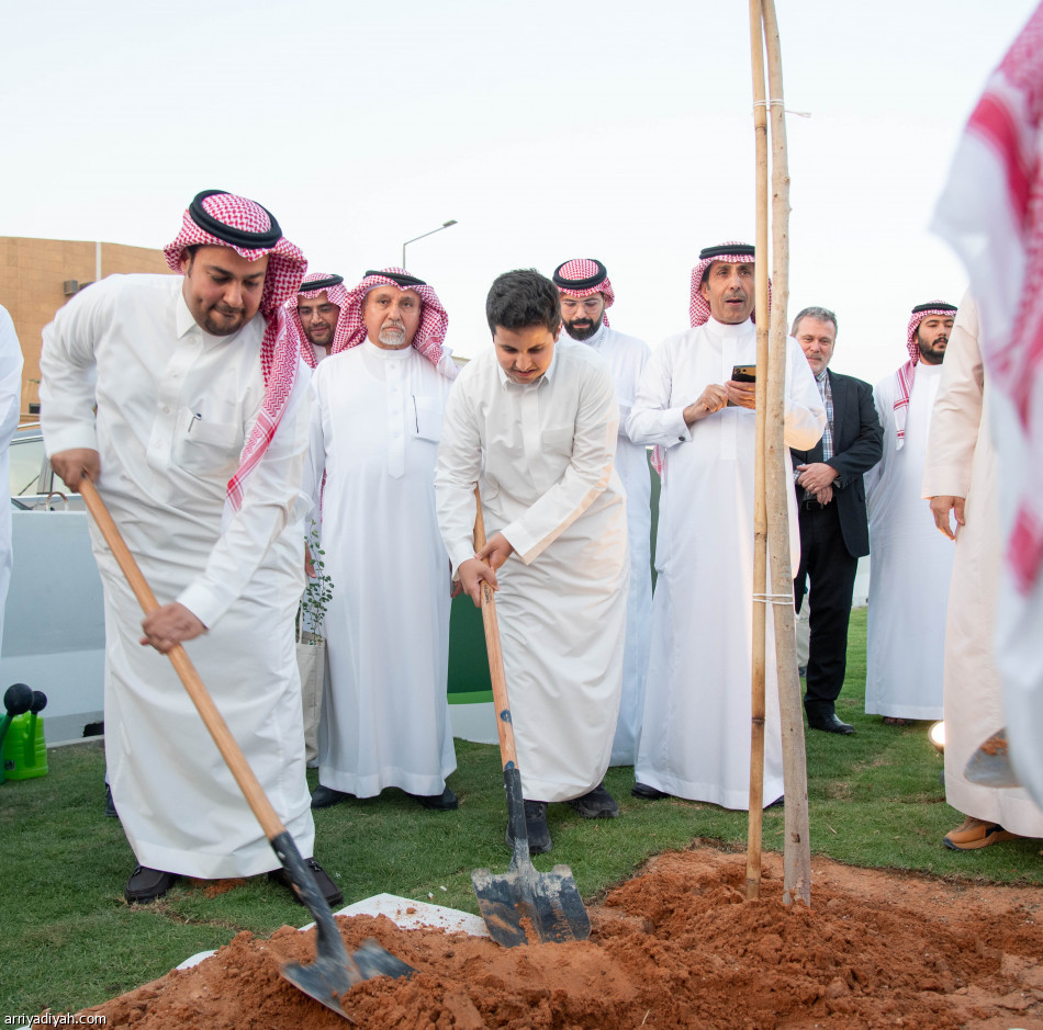 «الرياض الخضراء» يواصل تشجير الأحياء السكنية