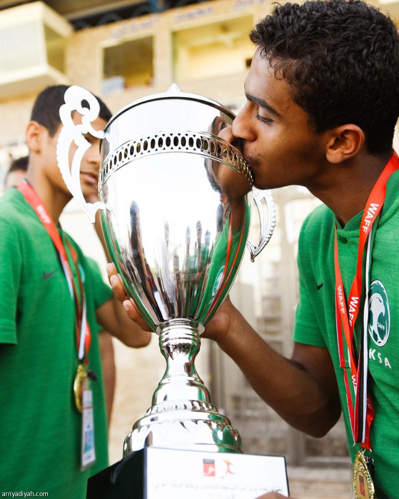 الغرب يزف الأخضر