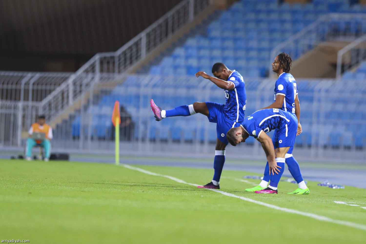 الهلال يتعثر