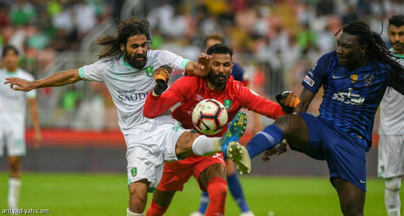 الأهلي يخشى الخسارة الرابعة أمام الهلال