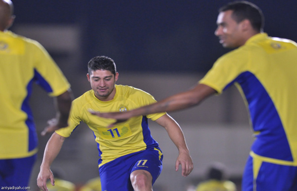 ايفرتون والتون في تدريبات النصر
