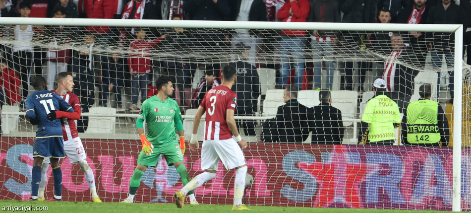 دوري المؤتمر .. فيورنتينا وليش بوزنان  إلى ربع النهائي