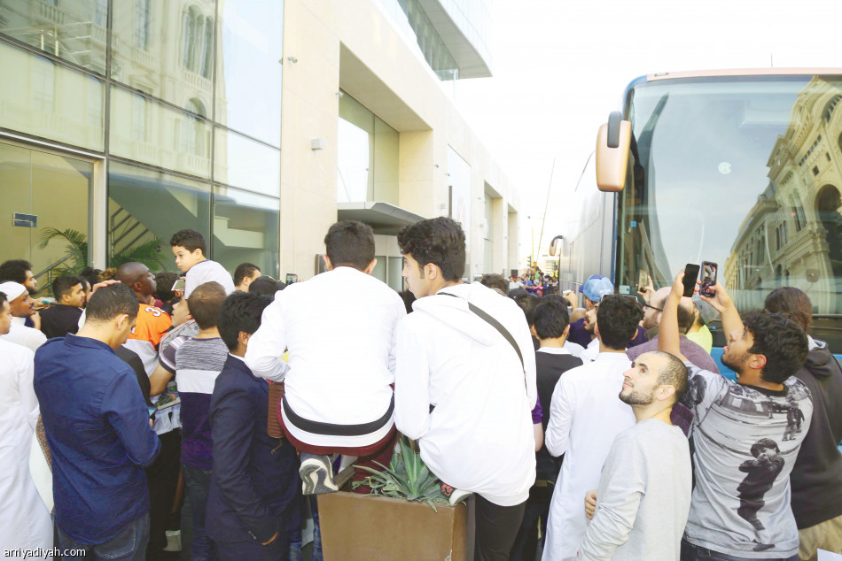 الجوهرة.. 
جماهير من كل مكان