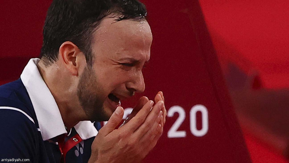 لاعب جواتيمالا يبلغ نصف نهائي الريشة الطائرة