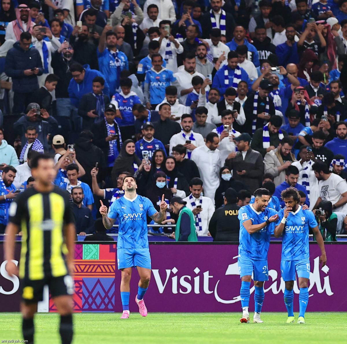 الهلال.. فرحة رابعة