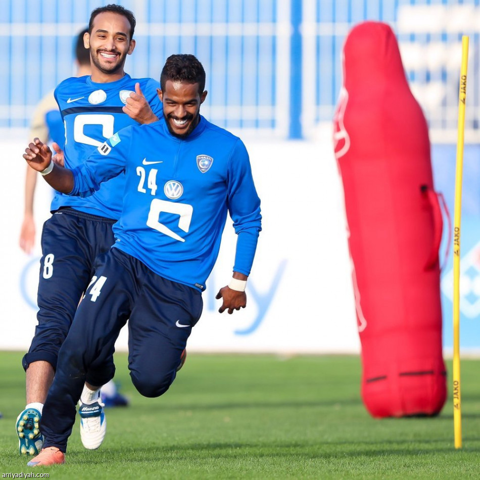 دياز يشرح للاعبي الهلال خطة تجاوز الاتفاق ميدانياً