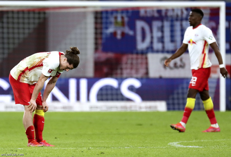 بايرن يقترب من حسم الدوري التاسع تواليا