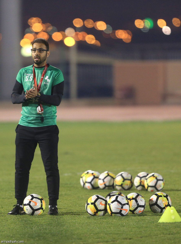 الشهري يجهز بديلين للعبود وفليب