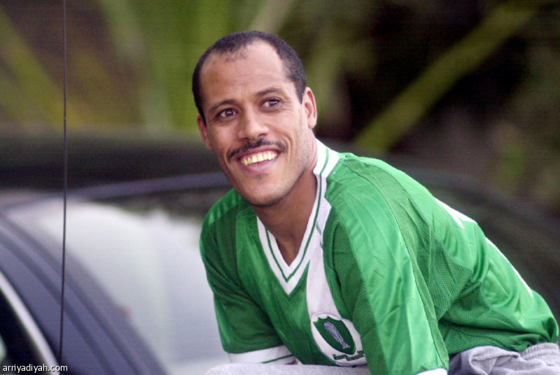 الجار الله:
الأهلي يعاملنا غرباء