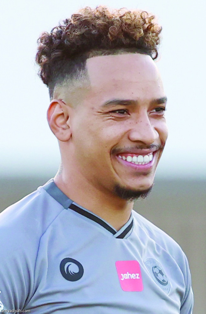 4 سعوديين ينافسون
الأجانب في الصناعة