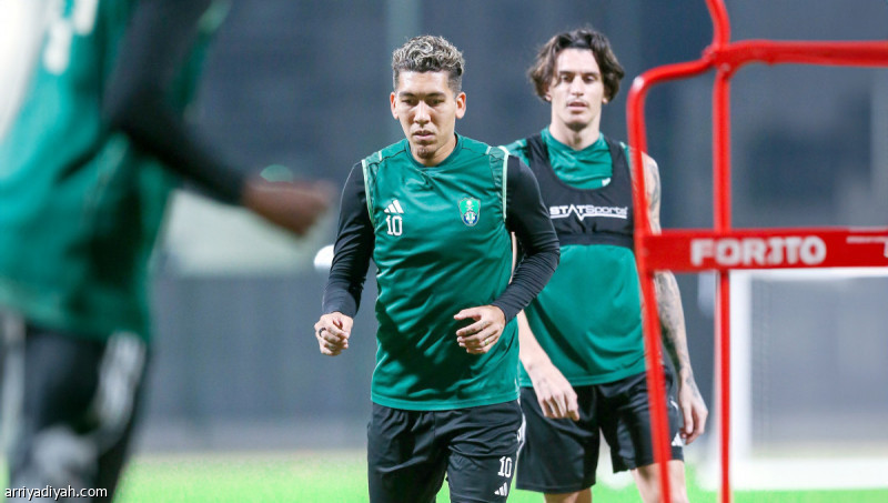 الأهلي يستعيد فيرمينو وسانت ماكسيمان في التدريبات استعداداً لمواجهة الهلال في الدوري السعودي