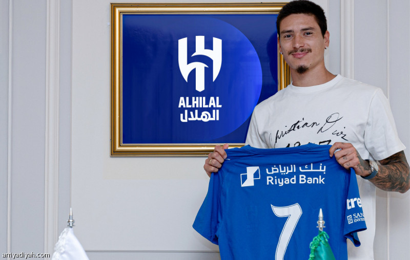 داروين نونيز يرتدي القميص رقم 7 في نادي الهلال بعد انتقاله من ليفربول