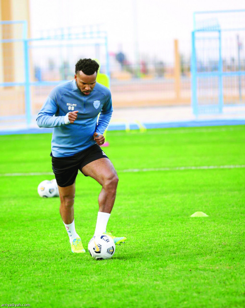 صورة التقطت أمس للترينيدادي هايلاند لاعب الباطن خلال التدريبات (المركز الإعلامي ـ الباطن)
