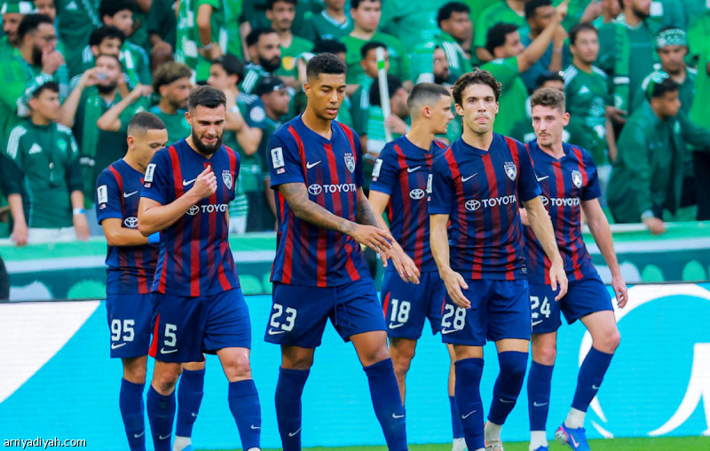 الأهلي يواجه 19 أجنبيًا