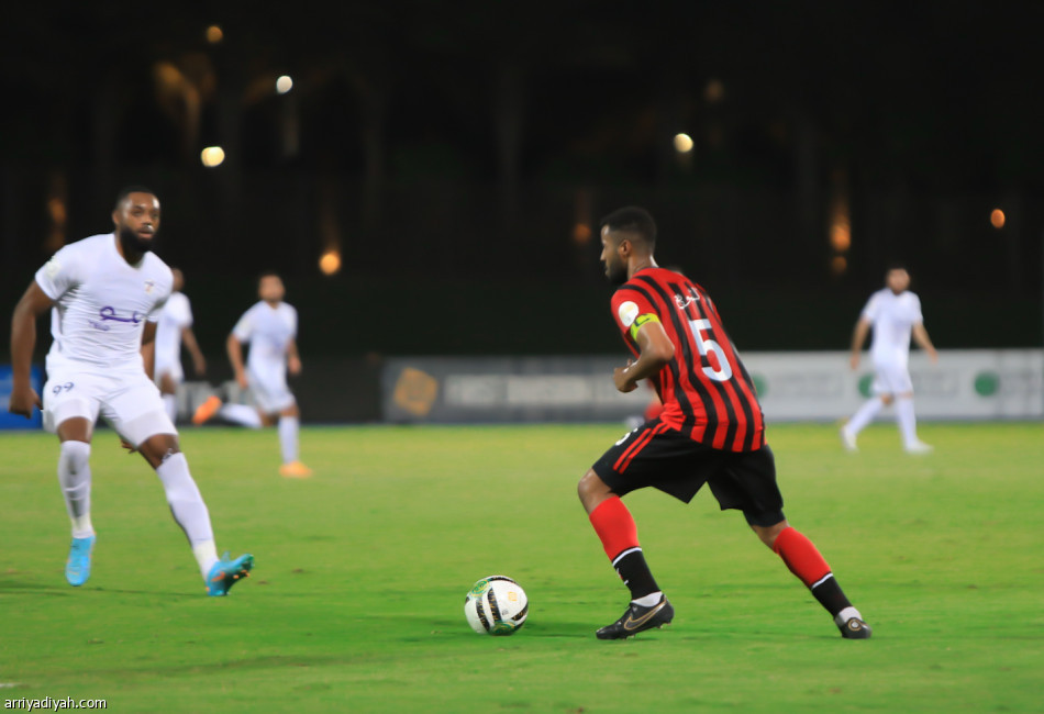 دوري يلو.. جدة يجدد جراح الرياض