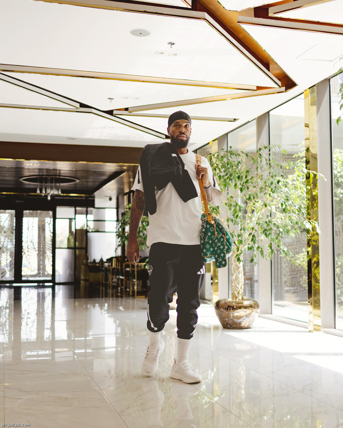 الأهلي يغادر