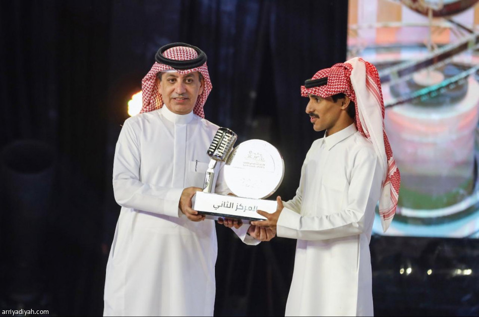 الهاجري يتوج بجائزة «المعلق الذهبي»