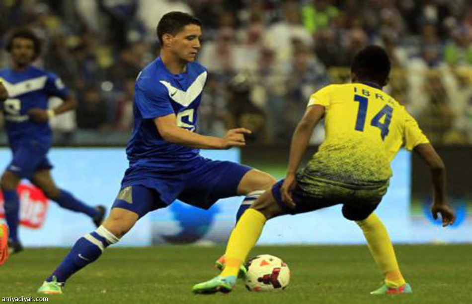 الهلال بعشرة لاعبين يسقط النصر بالقاضية ويؤجل حسم لقب الدوري 