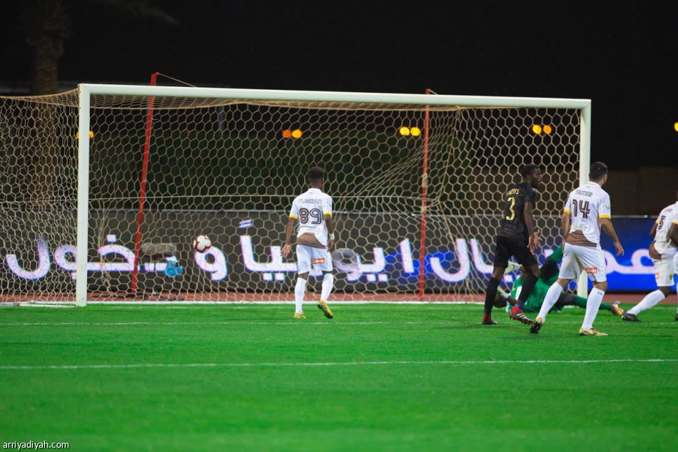 النصر يمطر أحد برباعية.. ويضيق الخناق على الهلال