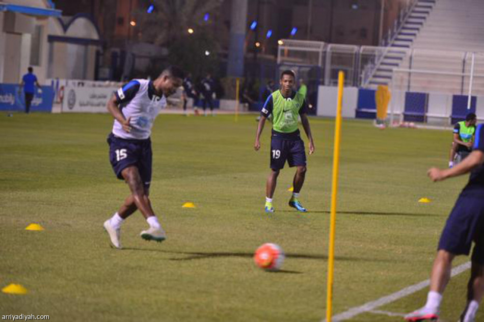 الشمراني يشارك في تدريبات الهلال إستعدادا للفتح