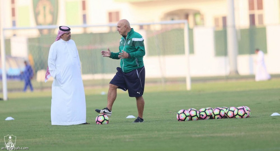 الأهلي يستأنف تدريباته .. وسراج يجري عمليته